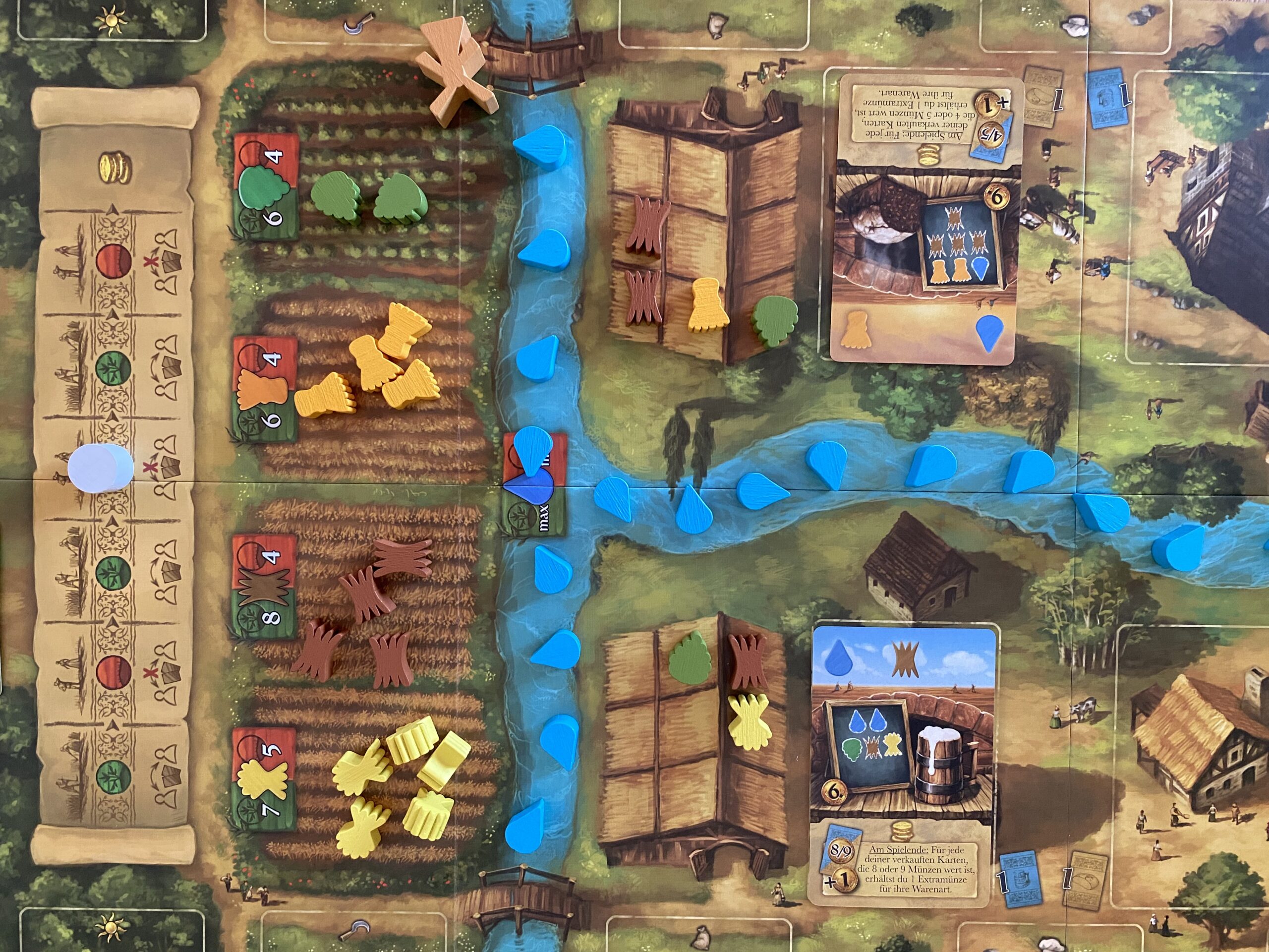 Spielplan - hier sind die Äcker mit Zutaten bestückt und die Lager der Spieler*innen abgebildet
